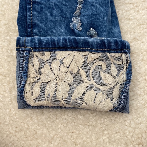 Blue Distressed Jean Low Raise in Size 27 Fold up with Lace Design - Picture 5 of 5
